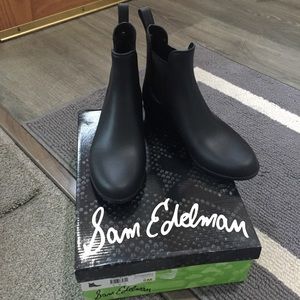Sam Edelman Tinsley Rain Boots 8M Black Matte Ankle Rubber Waterproof with Box
